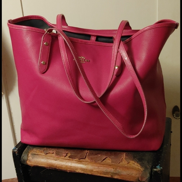 Coach Handbags - Coach tote/matching bag